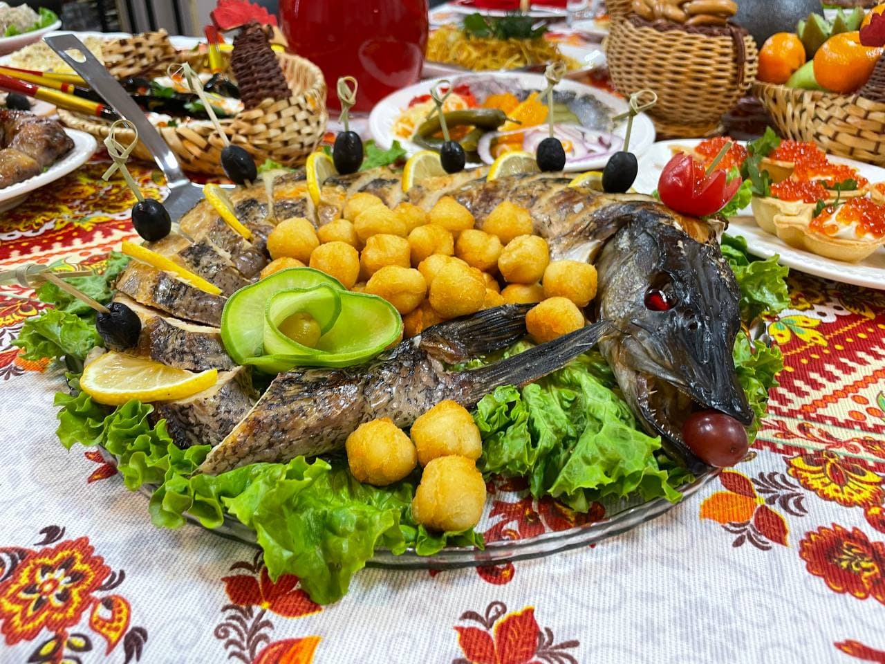 Блюдо русской кухни в кафе Емеля